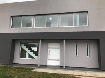 Casa · 148m² · 4 Ambientes · 2 Cocheras · Casa a Estrenar en Santa Elena
