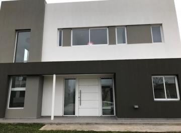 Casa · 150m² · 4 Ambientes · 2 Cocheras · Excelente Casa a Estrenar con Piscina