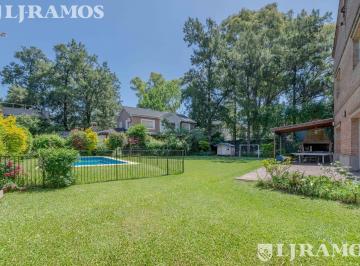 Casa · 234m² · 4 Dormitorios · Casa con Doble Lote en El Barrio Cerrado La Chacra, en San Fernando