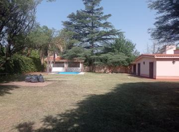 Casa · 250m² · 5 Ambientes · 3 Cocheras · Villa Belgrano, Una Planta, Amplio Parque, Pileta, Seguridad Nocturna