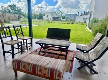 Casa de 5 ambientes, Pilar · Casa con Renta 3 Dorm. y Playrrom, 255 m² en Venta en Santo Tomás con Pileta