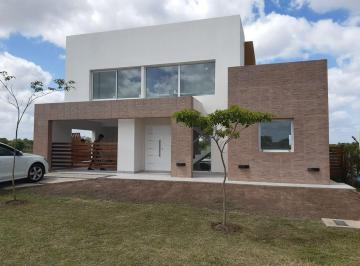 Casa · 200m² · 5 Ambientes · 2 Cocheras · Excelente Casa a Estrenar en San Ramiro