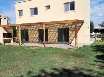 Casa · 164m² · 4 Ambientes · 1 Cochera · Hermosa Casa S/ Lote 850 m² en Sta. Guadalupe
