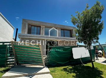 Casa · 284m² · 6 Ambientes · 3 Cocheras · Casa en Venta de 5 Dorm. Carpinchos, Nordelta