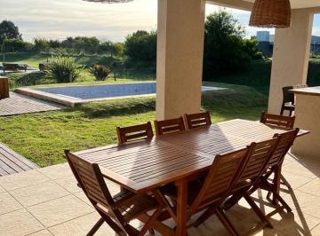 Casa · 172m² · 4 Ambientes · Casa en Deportiva I - Costa Esmeralda