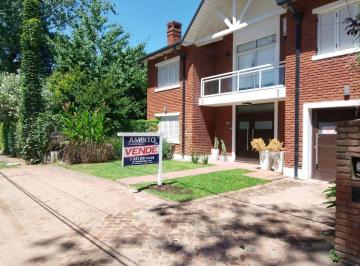 Casa · 280m² · 9 Ambientes · 2 Cocheras · Venta Casa Rosario Fisherton Tradicional Pileta Cochera Doble. Caldera. Excelente Estado.
