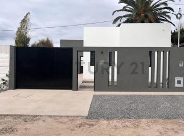 Casa · 110m² · 3 Dormitorios · 2 Cocheras · Venta Casa a Estrenar 507 Bis E/ 11 y 12. m. B. Gonnet