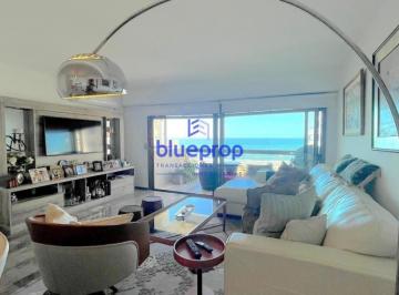Foto1 · Apartamento en Venta de 4 Dorm., Reciclado y con Vistas Dobles Al Mar (Brava y Mansa).