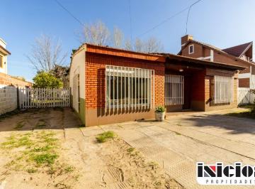 Casa de 4 ambientes, Mar de Ajó · Casa Amplia en Barrio San Rafael - C1025