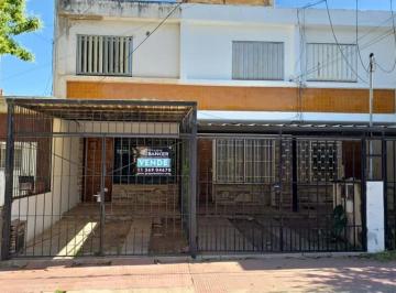 Casa · 66m² · 3 Ambientes · 1 Cochera · Duplex en Venta B° Cupani