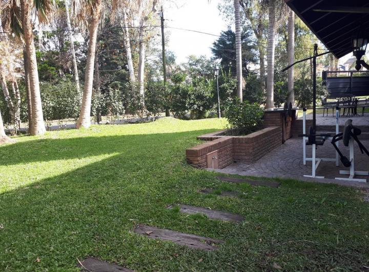 Casa · 280m² · 3 Dormitorios · 2 Cocheras