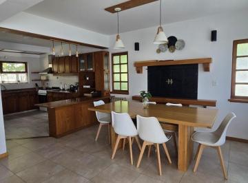 Casa · 170m² · 6 Ambientes · 3 Cocheras · Casa en Venta en Barrio Belgrano, San Carlos de Bariloche - Vista Al Lago