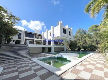 Foto1 · Majestuosa Residencia en Venta en Medio del Bosque en Club del Lago - Punta Ballena.