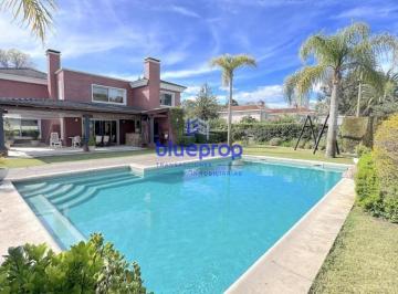 Foto1 · Importante Casa en Playa Mansa. Sólo Para Exigentes Que Valoran Lo Exclusivo.