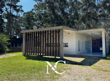 Casa · 146m² · 4 Ambientes · 1 Cochera · Casa en Venta en Costa Esmeralda con Fondo Libre