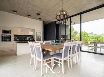 Casa · 207m² · 4 Ambientes · 2 Cocheras · Casa en Venta en Costa Esmeralda Fondo Libre y Gas Natural
