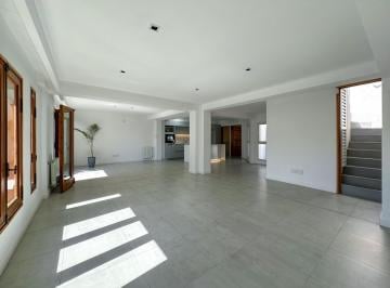Casa · 175m² · 6 Ambientes · 1 Cochera · Casa de 3 Dorm. con Patio, Cochera y Amplia Terraza