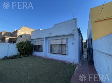 Casa · 91m² · 4 Ambientes · Venta Casa 4 Ambientes con Jardín en Villa Dominico