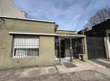 Casa de 3 ambientes, Quilmes · Casa 3 Ambientes con Patio y Garage Pasante, Quilmes Oeste