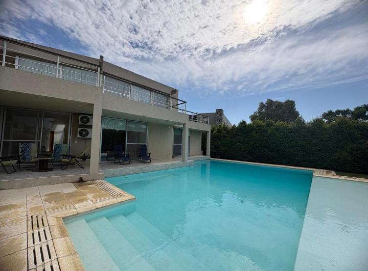 Casa · 370m² · 5 Ambientes
