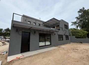 Casa · 87m² · 4 Ambientes · 1 Cochera · Venta Lomas de Solymar, Casa 3 Dorm, 3 Baños, Parrillero