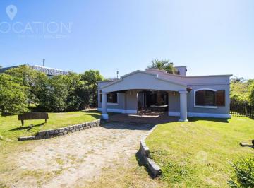 Casa · 195m² · 6 Ambientes · 2 Cocheras · Alquiler Casa Cinco Dorm., Pueblo Jose Ignacio