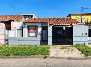 Casa · 55m² · 3 Ambientes · 1 Cochera · Chalet Tejas Coloniales 3 Ambtes en Buena Zona