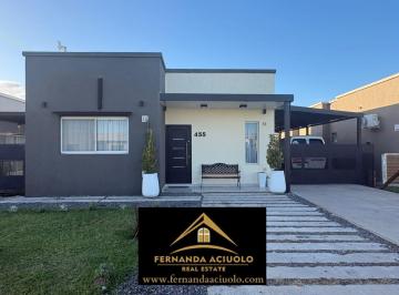 Casa · 82m² · 3 Ambientes · 1 Cochera · Linda Casa en Venta en Laguna Azul