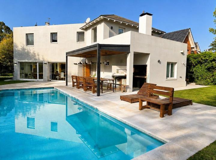 Casa · 276m² · 6 Ambientes · 1 Cochera