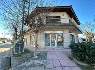 Casa · 278m² · 3 Ambientes · 2 Cocheras · Venta - Casa 3 Ambientes Parque, Piscina y Locales - Merlo