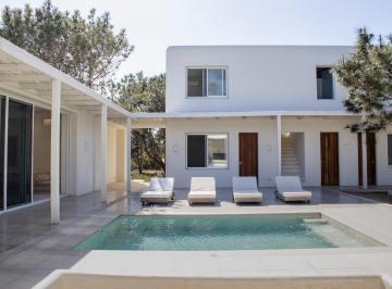 Casa · 330m² · 6 Ambientes · 2 Cocheras · Casa Laguna Escondida