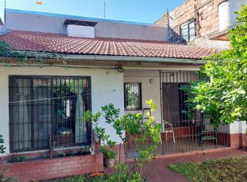 Casa · 73m² · 2 Ambientes · 3 Cocheras · Casa en Venta en Bernal. Pasaje 115 Bis 96, Oportunidad Lista Para Mudarte