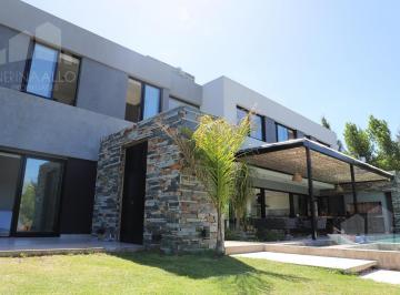 Casa · 268m² · 6 Ambientes · Venta Alquiler Casa 6 Ambientes en Isla del Este Tigre