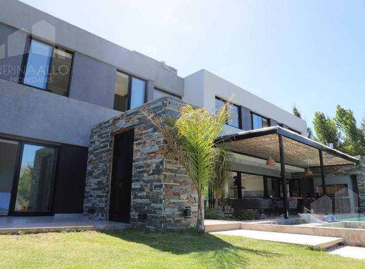 Casa · 268m² · 6 Ambientes