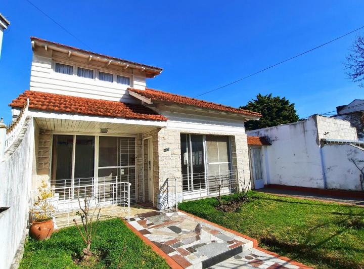Casa · 110m² · 3 Ambientes · 4 Cocheras