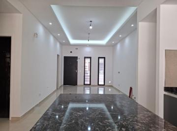Casa · 110m² · 4 Ambientes · 1 Cochera · Venta de Casa de 4 Ambientes a Estrenar en Moron