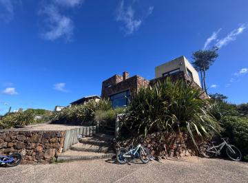 Casa · 350m² · 4 Dormitorios · Casa en Venta Punta del Este con Vista Al Mar y Parrilla