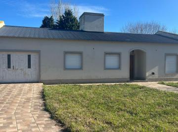 Casa · 176m² · 4 Ambientes · 2 Cocheras · Excelente Casa en Venta en Azul