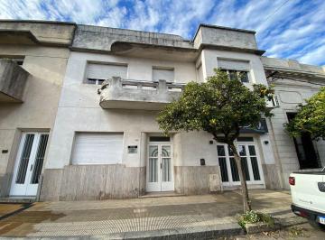 Casa · 242m² · 3 Dormitorios · 1 Cochera · Casa en Pleno Centro Azuleño