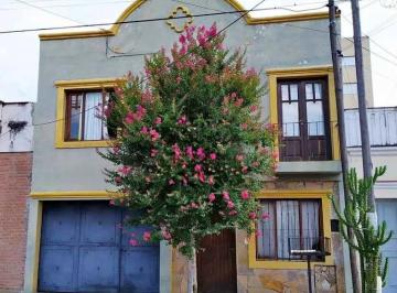 Casa · 200m² · 8 Ambientes · 1 Cochera - Ezequiel Silvera Sandoval · Vendo Casa 2 Pisos (8 Ambientes) con Departamento en Macro Centro Dueño Directo