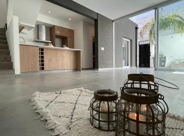PH de 5 ambientes, Rosario · A Estrenar, Hermosa Casa de Pasillo