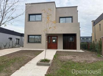 Casa · 197m² · 6 Ambientes · 2 Cocheras · Impecable Casa de 6 Ambientes en Barrio San Pablo! Posibilidad de Financiación con Solo un 40%
