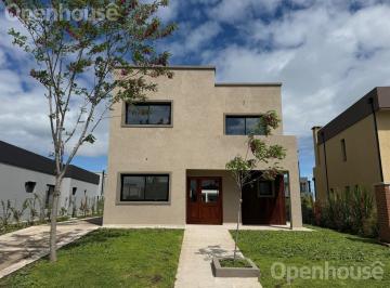 Casa · 197m² · 6 Ambientes · 2 Cocheras · Impecable Casa de 6 Ambientes en Barrio San Pablo! Posibilidad de Financiación con Solo un 40%