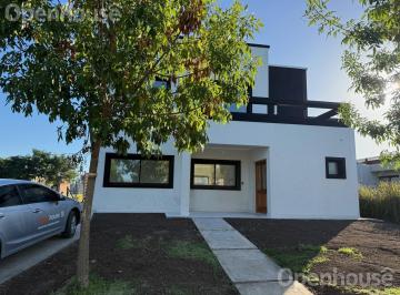 Casa · 224m² · 6 Ambientes · 2 Cocheras · Impecable Casa de 6 Ambientes en Barrio San Pablo! Posibilidad de Financiación
