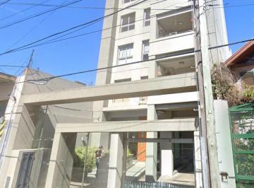 Departamento de 3 ambientes, Berazategui · Departamento en 8ºpiso con 2 Habitaciones y Cochera en Venta en Berazategui