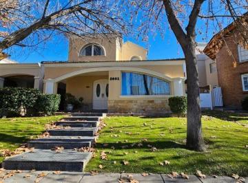 Casa de 7 ambientes, Gobernador Benegas · Casa en Venta en El Barrio Palmares
