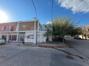 Casa de 6 ambientes, Córdoba · Casa Esquina 2 Plantas con Cochera - Barrio Independencia