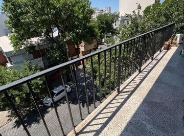 Departamento de 4 ambientes, Colegiales · 4 Amb Al Frente con Balcon y Espacio Guardacoche