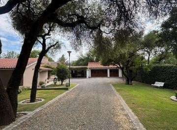 Casa de 12 ambientes, Villa Allende · Casa de Categoría Villa Allende Golf 4 Dorm.