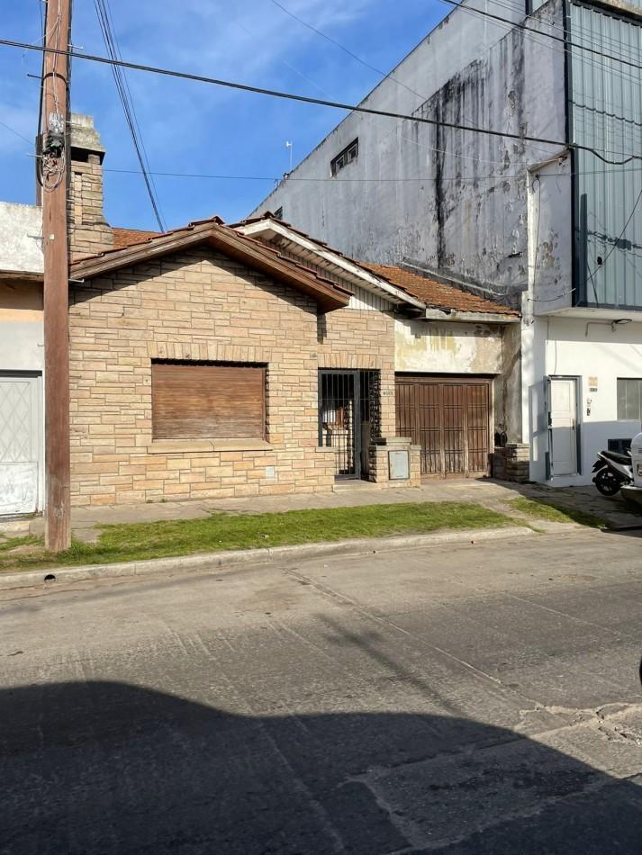 Casa 3 amb + departamento 2 amb, 110m² a reciclar en zona puerto